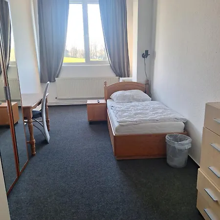 Monteuerzimmer *