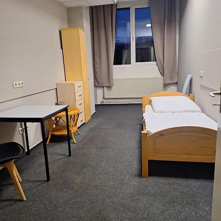 Monteuerzimmer *