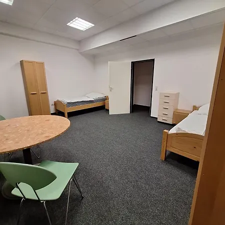 Monteuerzimmer Апартаменты Флото